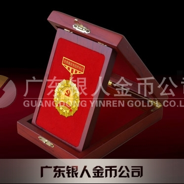 2015年10月設(shè)計(jì)定制　中共安康市委突出貢獻(xiàn)獎(jiǎng)獎(jiǎng)?wù)露ㄖ浦谱? title=